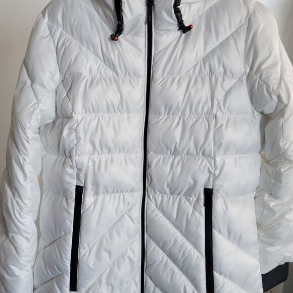 Kenneth Cole New York Women’s Lightweight White Contrast Puffer Coat (Size: M) - Picture 4 of 16